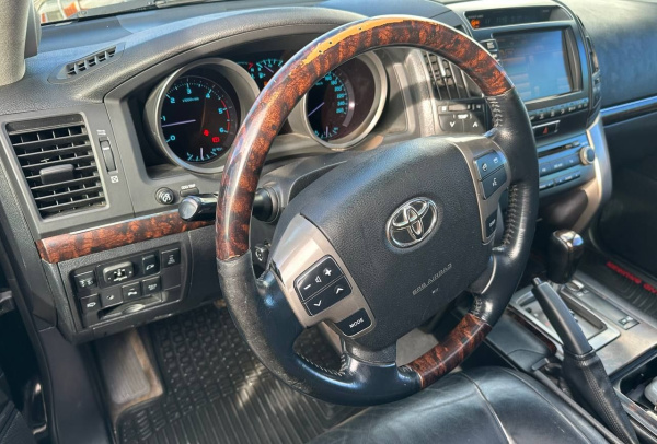 Toyota Land Cruiser 200 2011 года с пробегом 282 243 км, фото 7